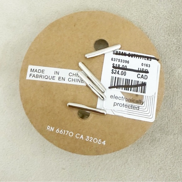 NWT Urban Outfitters Silver Stone Stack Ring Set, Size 6 - Picture 3 of 3